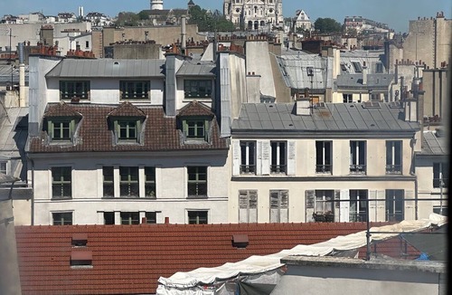 Quartier du Faubourg-Montmartre Apartment | Studio apartment in the heart of Paris with a view of Sacré-Cœur
