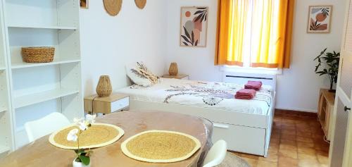 Digne-les-Bains Apartment | Studio au calme vue montagne "Petit Tibet"