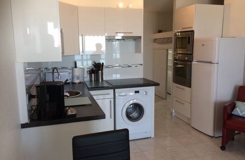 La Cote Radieuse Apartment | Studio cab 30m2 + 8m2 terrace facing the sea, private parking, air conditioning, WIFI
