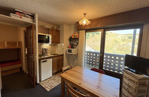 Auris Apartment | Studio cabin 3 sleeps near slopes in Auris