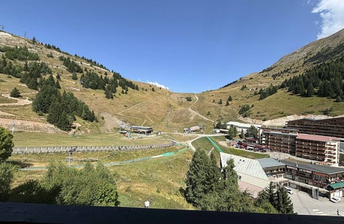 Auris Apartment | Studio cabin 3 sleeps near slopes in Auris