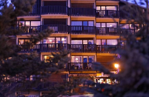 Auris Apartment | Studio cabin 3 sleeps near slopes in Auris