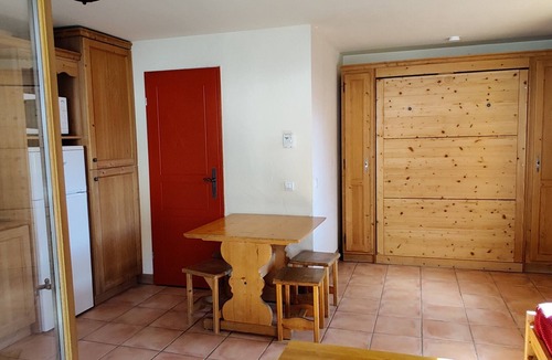 Pra Loup Apartment | Studio cabin with balcony and parking in Pra Loup 1500