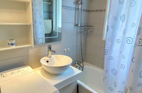 Esquieze-Sere Apartment | Studio cabine à Esquièze-Sère pour 6 avec balcon, vue montagne et parking - FR-1-402-34