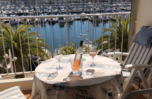 Gruissan Apartment | Studio Cabine Avec Terrasse et vue Imprenable sur L'entrée du Port