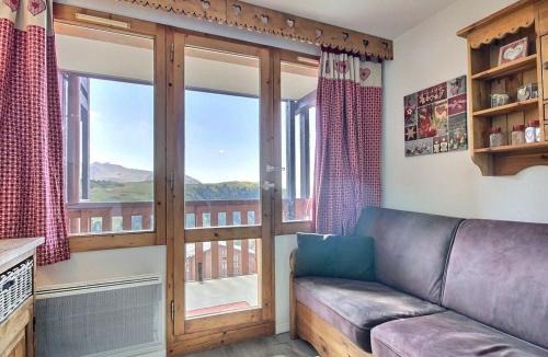 Belle Plagne Apartment | Studio cabine pour 4 au pied des pistes avec balcon - FR-1-455-216