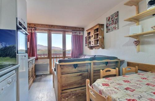 Belle Plagne Apartment | Studio cabine pour 4 au pied des pistes avec balcon - FR-1-455-216