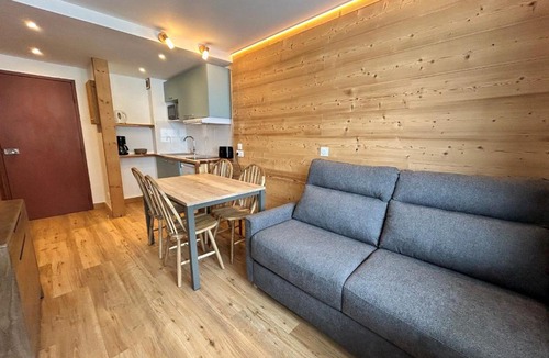 Val Claret Apartment | Studio cabine rénové 4 pers, pied des pistes, balcon sud - FR-1-502-579