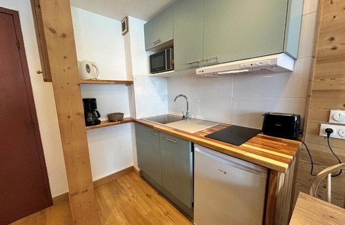 Val Claret Apartment | Studio cabine rénové 4 pers, pied des pistes, balcon sud - FR-1-502-579