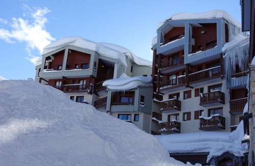 Val Claret Apartment | Studio cabine rénové au pied des pistes avec balcon à Tignes - FR-1-502-577