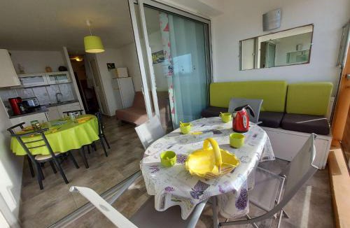 Le Grau-dʼAgde Apartment | Studio cabine rénové 4 pers, proche plage, Le Grau d'Agde - FR-1-423-208