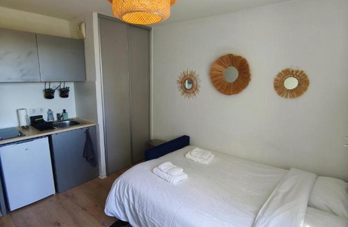 Saint Clair Apartment | Studio calme Cite Internationale Wifi