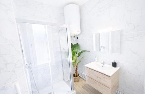 Quartier Hyper-Centre Apartment | Studio calme rénové quartier championnet proche Tramay