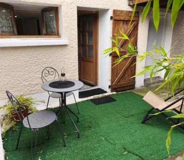 Aurillac Apartment | Studio Calme - Séjour Pro & Détente - Wifi