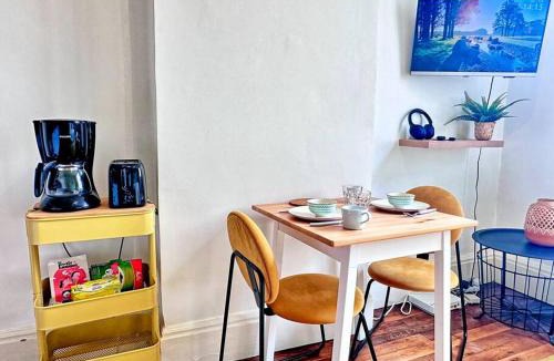 Charpennes - Charmettes Apartment | Studio central et confortable