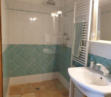 Sauzet Bed & Breakfast | Studio, chambre d'hôtes dans mas provençal
