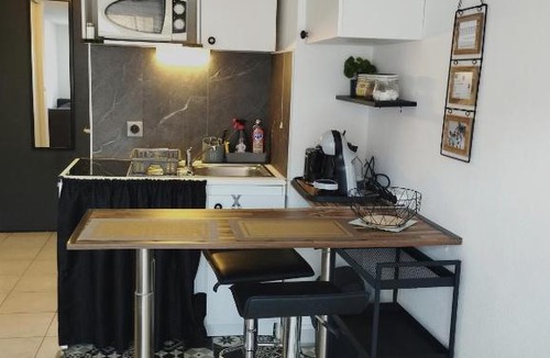 La Madeleine Apartment | Studio Climatisé, lumineux à 5 min de la promenade des anglais