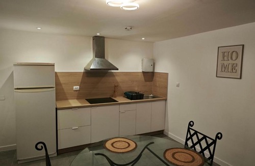 Saint-Laurent-d'Aigouze Apartment | Studio cosy indépendant avec jardin privé