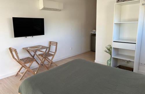 Lunel-Viel House | Studio cosy avec accès jardin