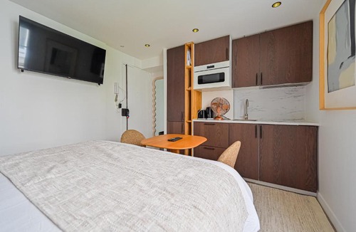 Chaillot Apartment | Studio cosy champs Élysée