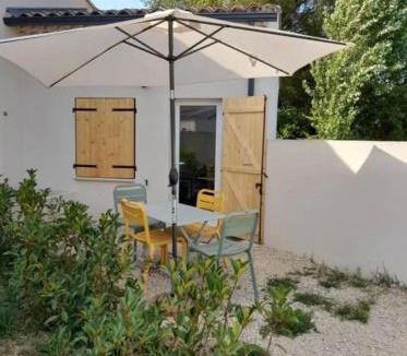 Roaix House | Studio cosy et climatisé - Tout équipé - Parking privé
