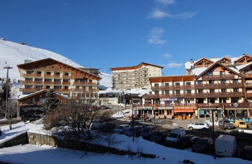 Jeux Apartment | Studio cosy pour 4 pers., pied des pistes Alpe d'Huez, centre-station, TV, cuisine équipée, casier à skis - FR-1-405-60
