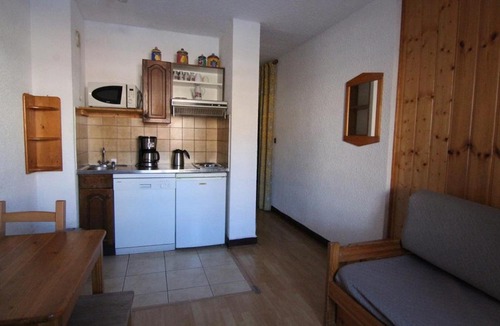 Jeux Apartment | Studio cosy pour 4 pers., pied des pistes Alpe d'Huez, centre-station, TV, cuisine équipée, casier à skis - FR-1-405-60