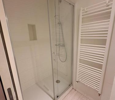 Quartier Capuche-Allies Apartment | Studio cosy - Wifi - Tram au pied