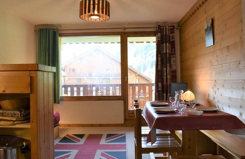 Meribel Centre Apartment | Studio for 4 in Méribel, near slopes, balcony, ski locker, no pets allowed