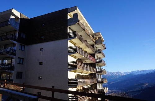 Pra Loup Apartment | Studio for 4 people in Pra-Loup, near slopes, valley view