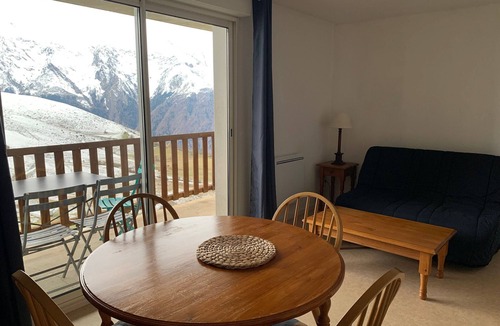 Peyragudes Apartment | Studio for 4 with balcony 400m from slopes, free shuttle, ski-in/ski-out, Spassio included