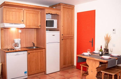 Pra Loup Apartment | Studio for 4 with balcony and parking in Pra Loup 1500