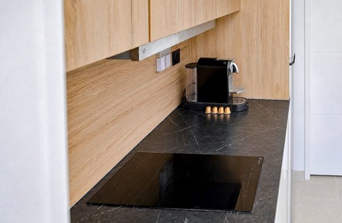 Roquevaire Apartment | Studio "JK" with Private Terrace and Wi-Fi