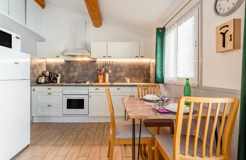 Bedoin Apartment | Studio 'La Petite Maison' with view of Mont Ventoux, Wi-Fi and air conditioning