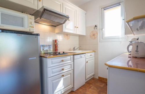 Saint-Cyr-sur-Mer Apartment | Studio Le Weekend-2 by Interhome