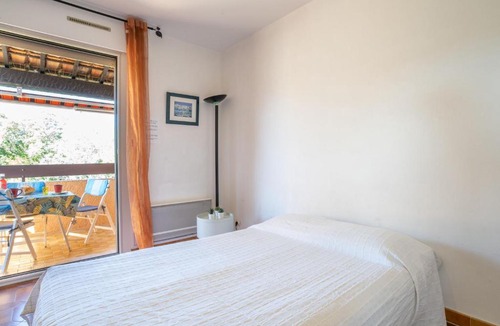 Saint-Cyr-sur-Mer Apartment | Studio Le Weekend-2 by Interhome