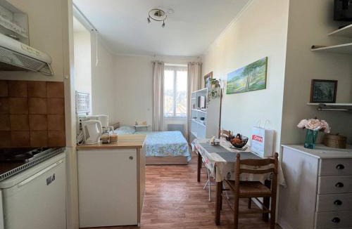 Cambo-les-Bains Apartment | Studio lumineux à Cambo-les-Bains, proche thermes, coin nuit, kitchenette, internet, animaux acceptés - FR-1-495-10