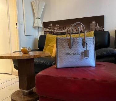 La Madeleine Apartment | Studio magnan grand balcon