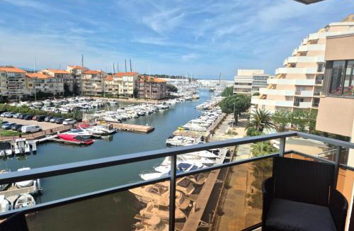 Le Port Apartment | Studio Marina & Soleil climatisé Vue sur le Port de Canet - Parking - Plage à pieds