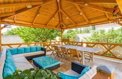 Paluds de Noves Apartment | Studio piscine Alpilles