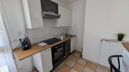 Decines-Charpieu Apartment | Studio proche du Groupama Stadium