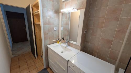 Decines-Charpieu Apartment | Studio proche du Groupama Stadium