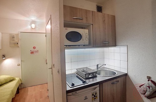 Lamalou-les-Bains Apartment | Studio rénové Lamalou, proche Thermes, WIFI, animaux admis - FR-1-451-110