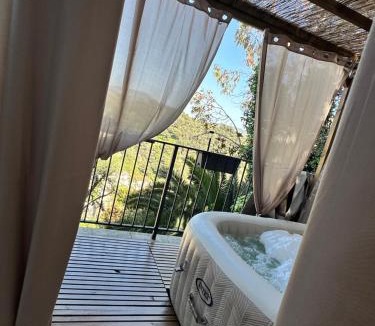 La Madeleine Apartment | Studio romantique avec jacuzzi privé - aperçu mer - terrasse - parking gratuit