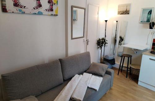 Parc-de-Montsouris Apartment | Studio Rue de la Santé