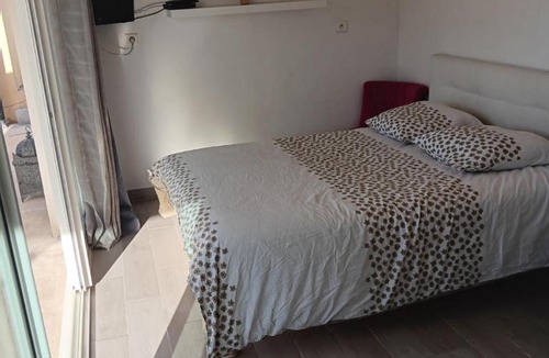Manosque House | Studio sympa avec parking privé, piscine et clim