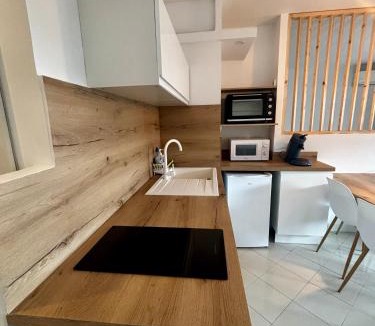 Beausoleil Apartment | Studio with access to pool