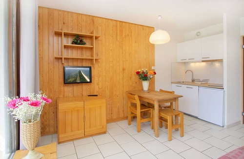 Mont-de-Lans Apartment | Studio with balcony SOUTH, at the foot of Telesiege du diable