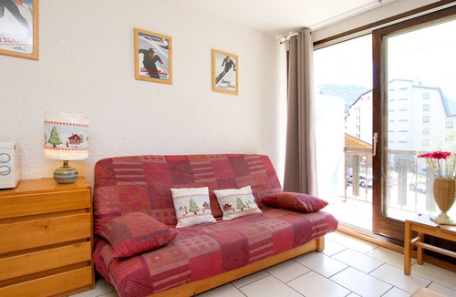 Mont-de-Lans Apartment | Studio with balcony SOUTH, at the foot of Telesiege du diable