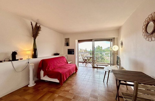 Sainte-Maxime Apartment | Studio with Pool, Parking and Terrace in Sainte-Maxime